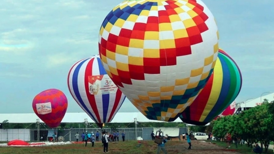 Lam Dong to host largest hot air balloon & arts festival this month